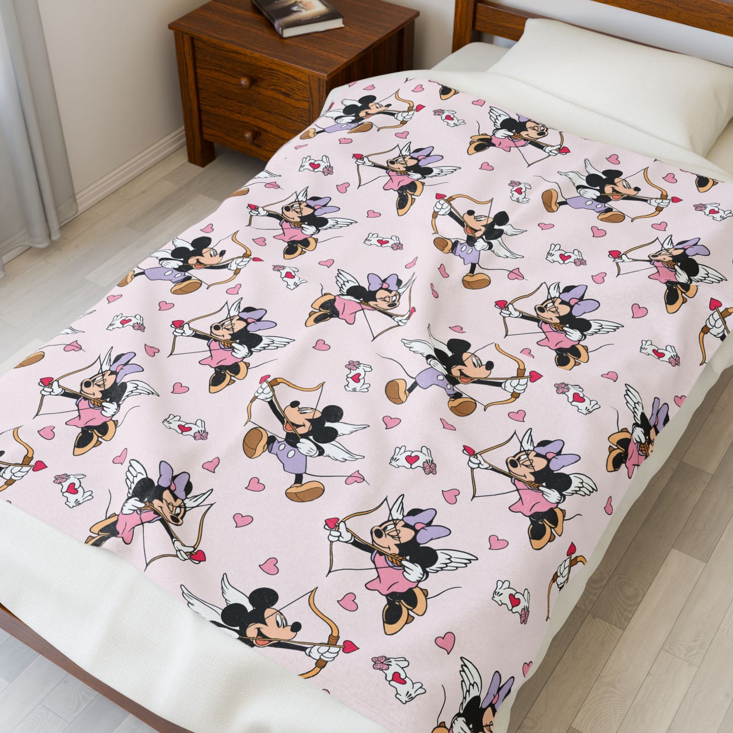 Minnie Mouse Cupid Velveteen Plush Blanket – Pink Heart Pattern, Soft Cozy Throw