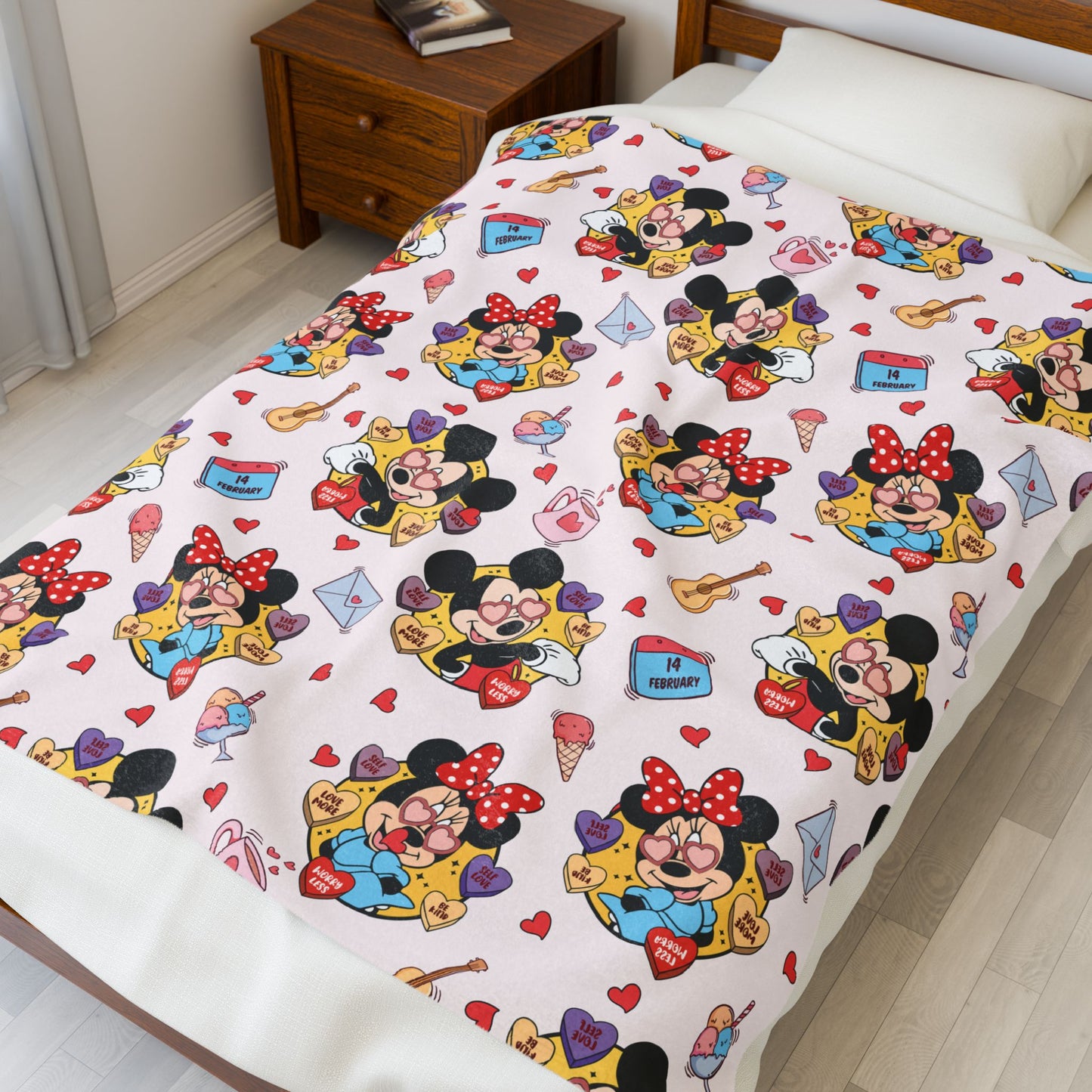 Minnie & Mickey Velveteen Plush Blanket — Cute Heart Pattern Kids Throw